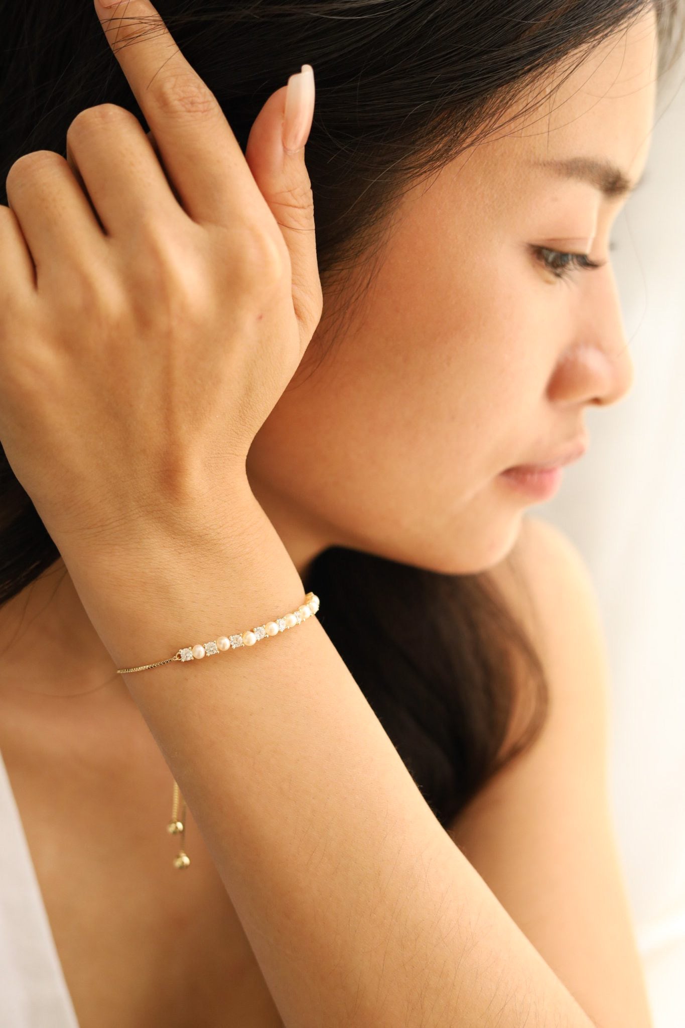 Tiny Diamond Pearl Bracelet