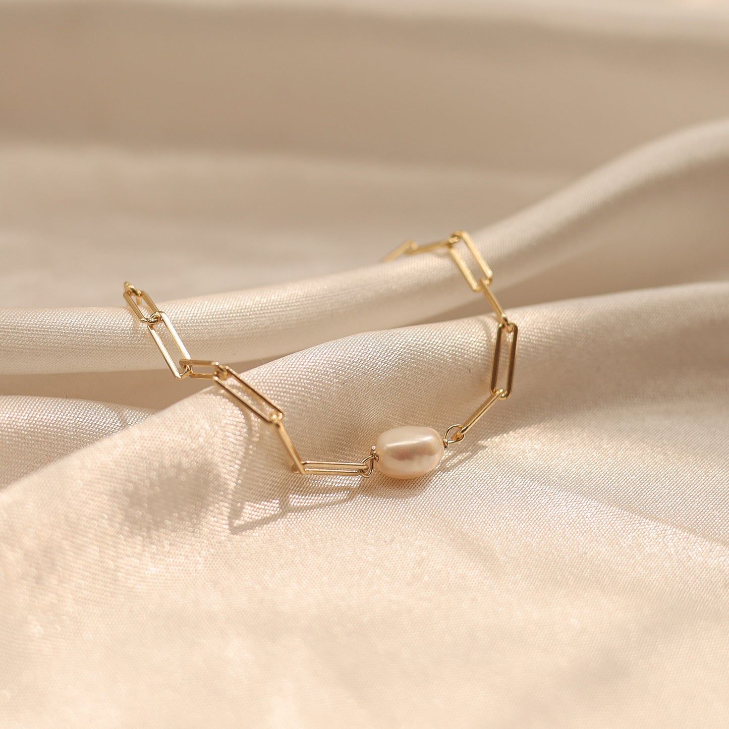 Single Pearl Link Chain Bracelet