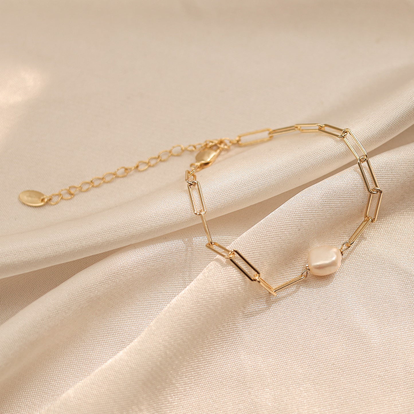 Single Pearl Link Chain Bracelet