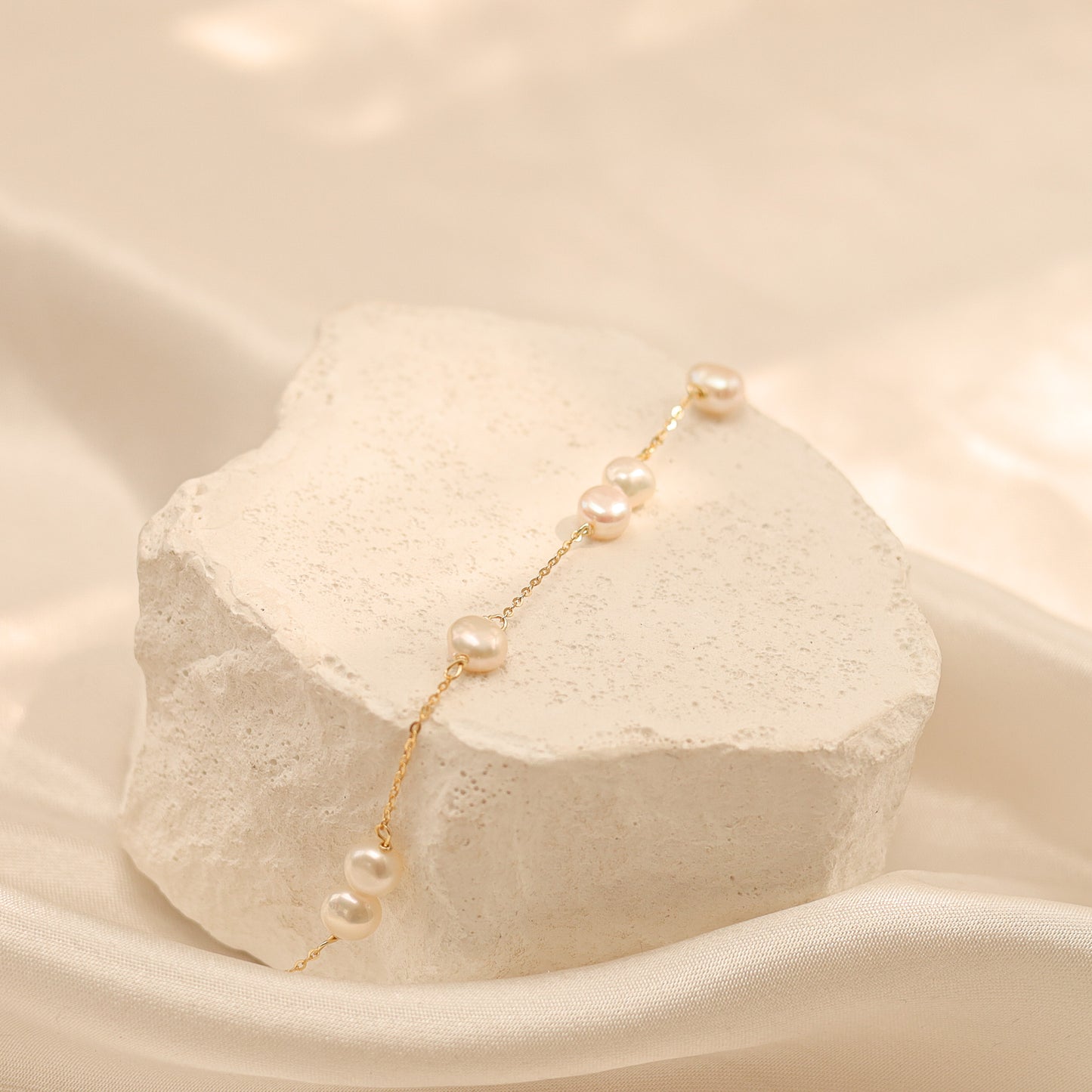 Dainty Pearl Bracelet