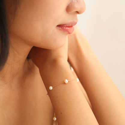 Dainty Pearl Chain Bracelet