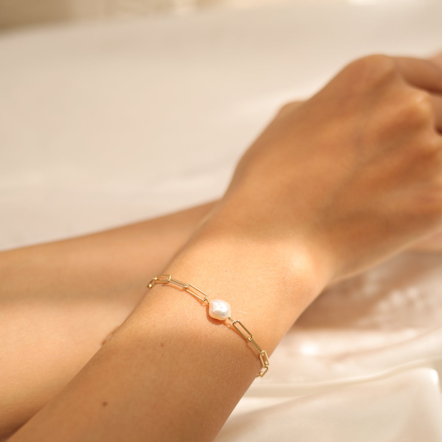 Single Pearl Link Chain Bracelet